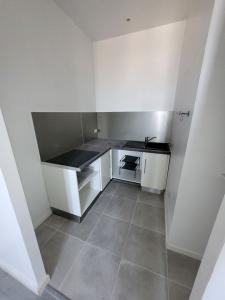 For rent Marseille-10eme-arrondissement 3 rooms 45 m2 Bouches du Rhone (13010) photo 2