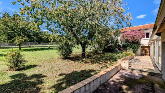 For sale Saint-michel 5 rooms 112 m2 Charente (16470) photo 4