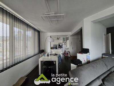 For sale Bourges 3 rooms 78 m2 Cher (18000) photo 2