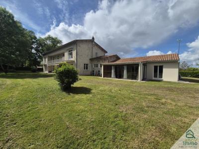 Acheter Maison 486 m2 Roullet-saint-estephe