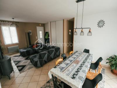 For sale Gua 5 rooms 103 m2 Charente maritime (17600) photo 2