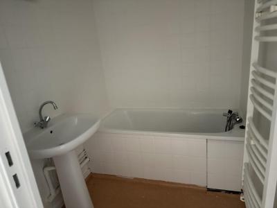 For rent Commentry 5 rooms 90 m2 Allier (03600) photo 3