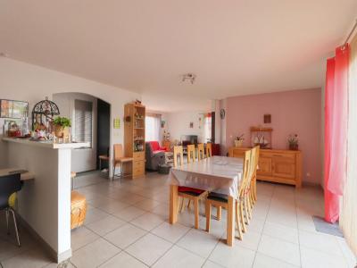 For sale Niort 5 rooms 151 m2 Deux sevres (79000) photo 2