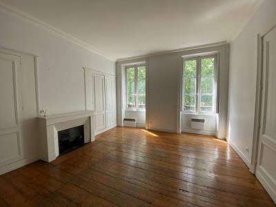 For rent Bordeaux 61 m2 Gironde (33000) photo 0