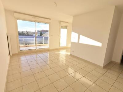 For rent Avignon 4 rooms 74 m2 Vaucluse (84000) photo 0