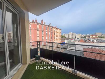 For rent Villeurbanne 4 rooms 91 m2 Rhone (69100) photo 1