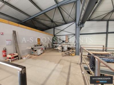 Louer Commerce 1120 m2 Saint-pierre-de-boeuf