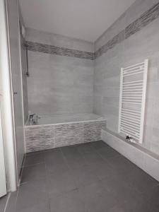 For rent Jayat 4 rooms 83 m2 Ain (01340) photo 1