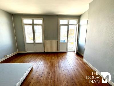 For sale Laval 4 rooms 92 m2 Mayenne (53000) photo 2