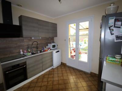 For sale Rochenard 5 rooms 114 m2 Deux sevres (79270) photo 3