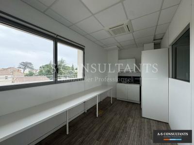 For rent Bagnols-sur-ceze 140 m2 Gard (30200) photo 3