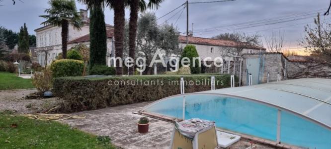 For sale Saint-jean-d'angely 9 rooms 248 m2 Charente maritime (17400) photo 1