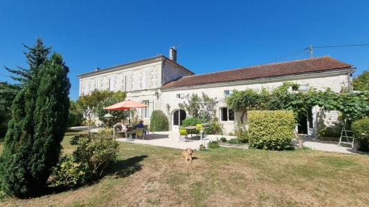 For sale Saint-jean-d'angely 9 rooms 248 m2 Charente maritime (17400) photo 2