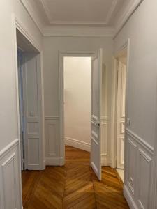 For rent Paris-9eme-arrondissement 3 rooms 93 m2 Paris (75009) photo 1