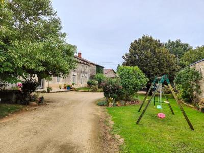 For sale Sauze-vaussais 7 rooms 241 m2 Deux sevres (79190) photo 0