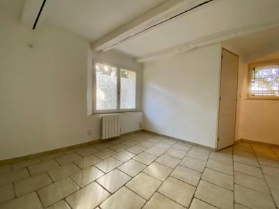 Louer Maison Domazan 808 euros