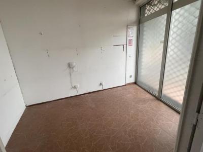 Louer Commerce 140 m2 Moufia