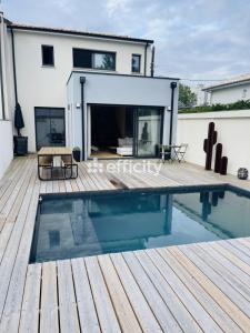 For sale Bordeaux 4 rooms 120 m2 Gironde (33200) photo 0