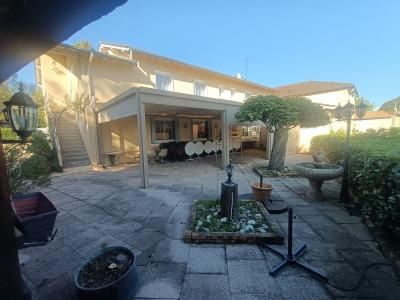 For sale Macon 8 rooms 245 m2 Saone et loire (71000) photo 0