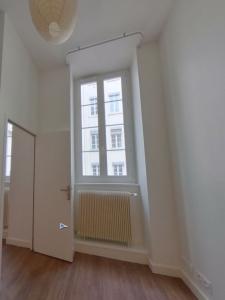 For rent Lyon-6eme-arrondissement 3 rooms 49 m2 Rhone (69006) photo 3