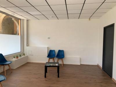 Louer Local commercial 67 m2 Paron