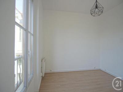 Louer Appartement Thiais 825 euros