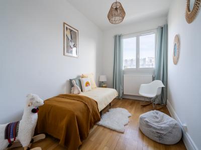 For sale Lyon-9eme-arrondissement 4 rooms 75 m2 Rhone (69009) photo 4