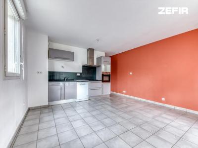 For sale Lyon-7eme-arrondissement 4 rooms 73 m2 Rhone (69007) photo 2