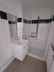 For sale Roubaix 3 rooms 67 m2 Nord (59100) photo 3