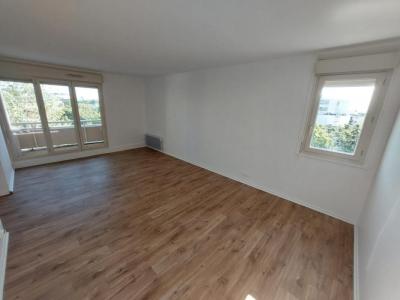 For rent Montigny-le-bretonneux 3 rooms 73 m2 Yvelines (78180) photo 2