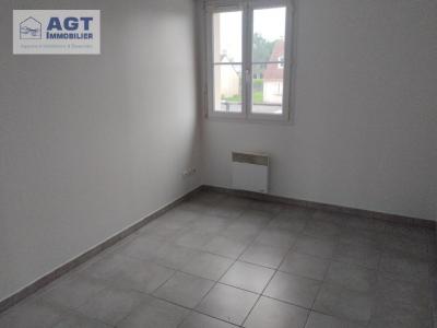 Louer Appartement Crevecoeur-le-grand 606 euros