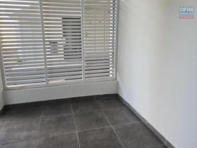 Louer Bureau 35 m2 Saint-pierre