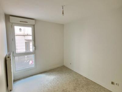 For sale Lyon-3eme-arrondissement 3 rooms 67 m2 Rhone (69003) photo 2