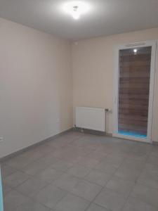 For rent Saint-andre-les-vergers 3 rooms 75 m2 Aube (10120) photo 2