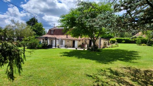 For sale Mussidan 5 rooms 160 m2 Dordogne (24400) photo 0