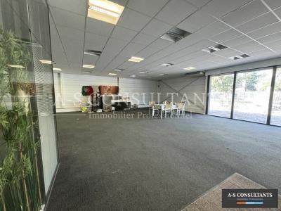 Louer Local commercial 225 m2 Nimes