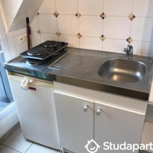 Louer Appartement 10 m2 Paris-17eme-arrondissement