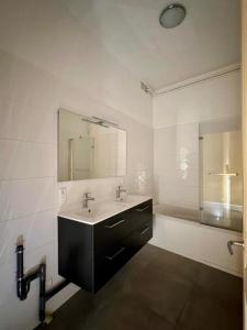 For rent Lyon-7eme-arrondissement 3 rooms 81 m2 Rhone (69007) photo 4