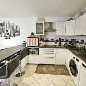 For sale Marseille-15eme-arrondissement 4 rooms 87 m2 Bouches du Rhone (13015) photo 2