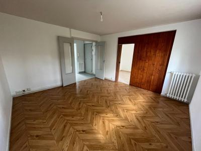 For sale Angers 4 rooms 72 m2 Maine et loire (49000) photo 2