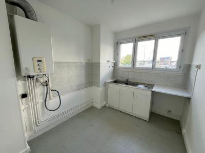 For sale Angers 4 rooms 72 m2 Maine et loire (49000) photo 4