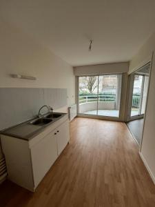 For sale Angers 3 rooms 70 m2 Maine et loire (49000) photo 2