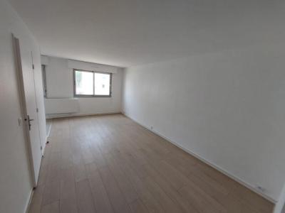 For rent Rueil-malmaison 1 room 27 m2 Hauts de Seine (92500) photo 0