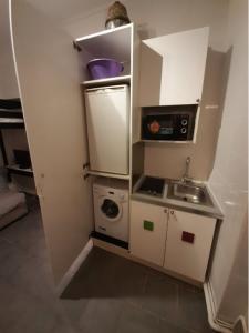 For rent Paris-18eme-arrondissement 1 room 12 m2 Paris (75018) photo 1