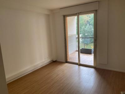 Louer Appartement Lyon-4eme-arrondissement 1965 euros