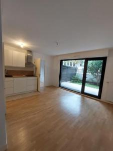 For rent Issy-les-moulineaux 2 rooms 39 m2 Hauts de Seine (92130) photo 0