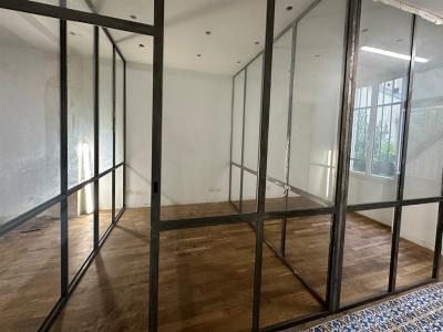 Louer Local commercial Paris-17eme-arrondissement 52103 euros