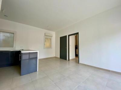 For rent Villeneuve-les-avignon 2 rooms 36 m2 Gard (30400) photo 2