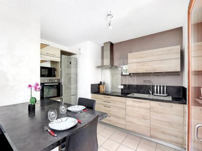 For sale Lyon-8eme-arrondissement 3 rooms 71 m2 Rhone (69008) photo 3