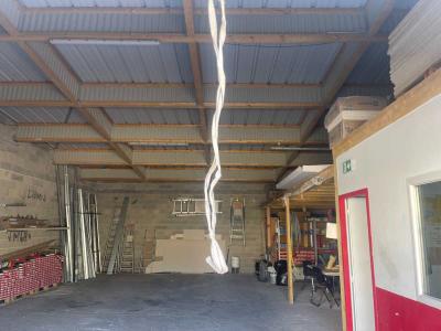 Acheter Local commercial 240 m2 Saint-bauzely